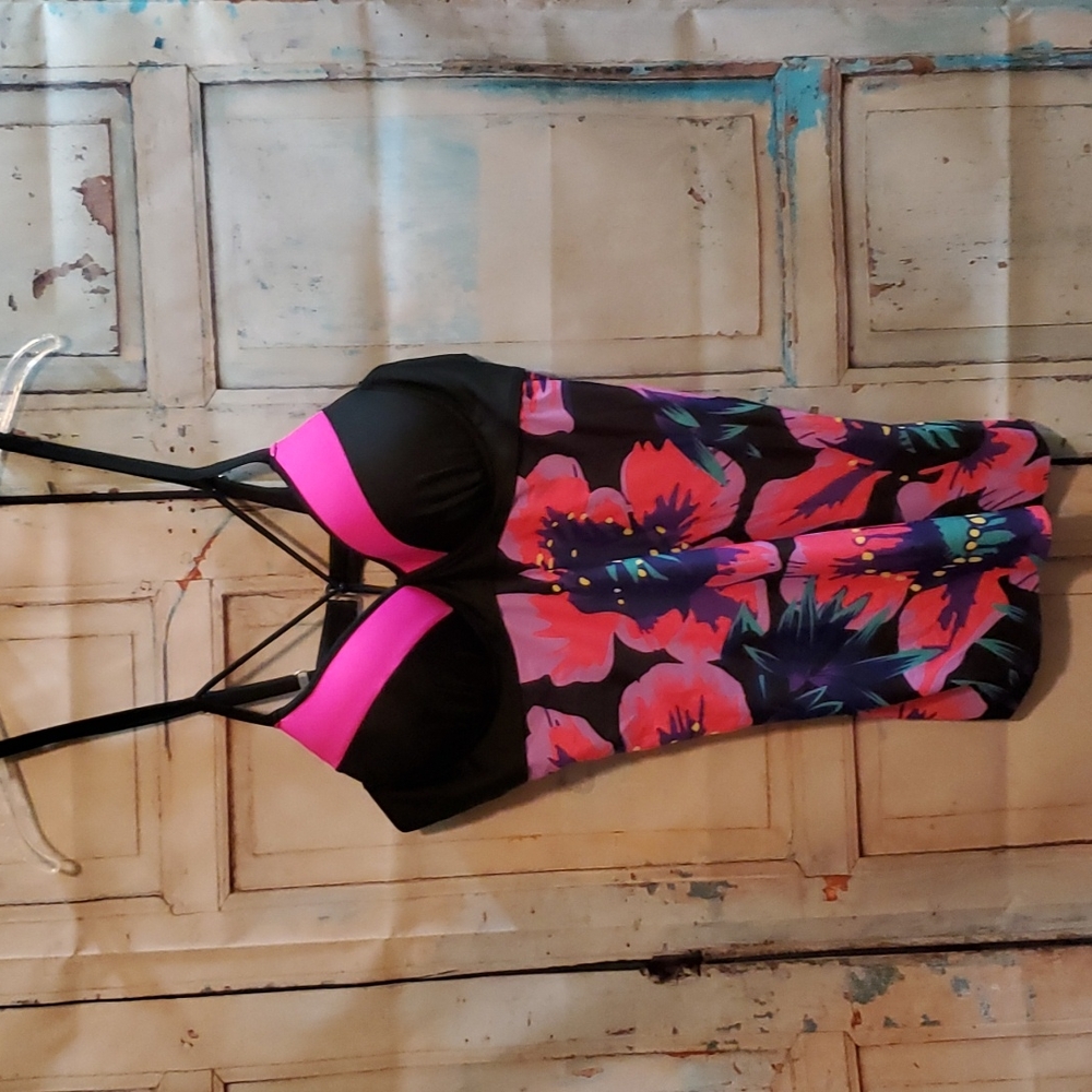 NWOT Swim Top Adjustable Shoulder Straps